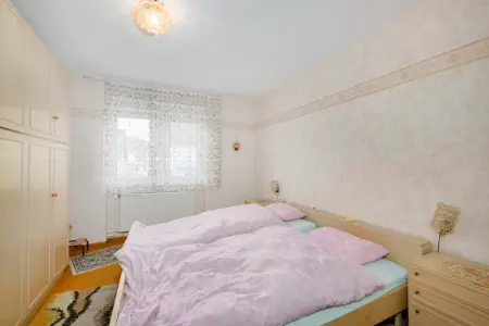 Schlafzimmerder Immobilien: Doppelhaushälfte im Ortskern (Foto)