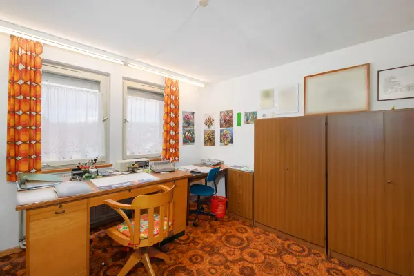 Büroraum im Dachgeschoss der Immobilie: Doppelhaushälfte im Ortskern (Foto)