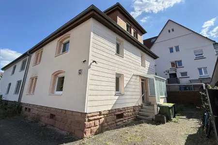 Frontansicht der Immobilie: Doppelhaushälfte im Ortskern (Titelbild)