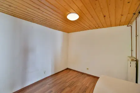 Zimmer EGder Immobilien: Sanierungsbedürftiges Einfamilienhaus mit Potenzial und Charme! (Foto)