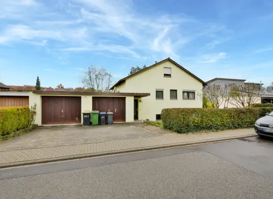 Straßenansichtder Immobilien: Traumhafte Ortsrandlage in Lienzingen (Foto)