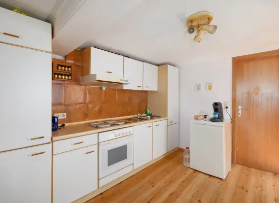 Küche EG der Immobilie: Ein Haus mit Geschichte – charmante Doppelhaushälfte im Herzen von Wiernsheim! (Foto)