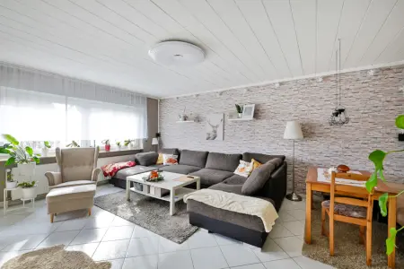 Wohnzimmerder Immobilien: Das Leben genießen! Große ETW in Remchingen-Nöttingen (Foto)