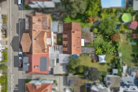 Luftbild der Immobilie: IdeenReich: Doppelte Chance im Weiherfeld - Vorderhaus frei, Hinterhaus mit Zukunft (Foto)