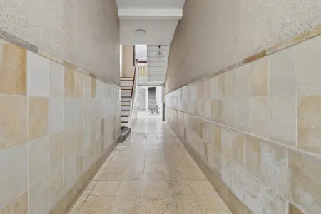 Vorderhaus Eingangsbereich (1) der Immobilie: IdeenReich: Doppelte Chance im Weiherfeld - Vorderhaus frei, Hinterhaus mit Zukunft (Foto)