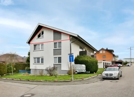 Straßenansichtder Immobilien: Dachgeschoss-Wohnung in ruhiger Lage (Foto)