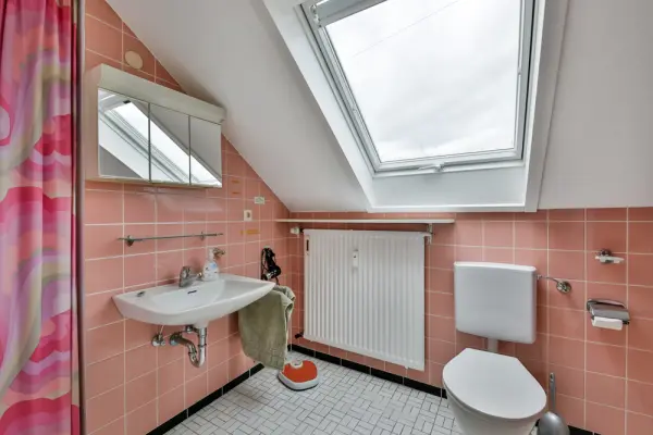 Badder Immobilien: Dachgeschoss-Wohnung in ruhiger Lage (Foto)