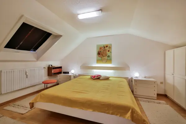 Schlafender Immobilien: Dachgeschoss-Wohnung in ruhiger Lage (Foto)