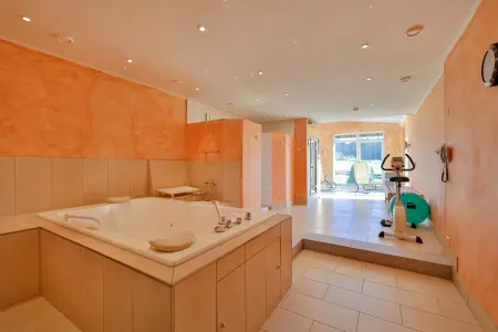 Wellnessbereichder Immobilien: Nicht verpassen: Gebäudekomplex - Wohnen/Gewerbe (Foto)