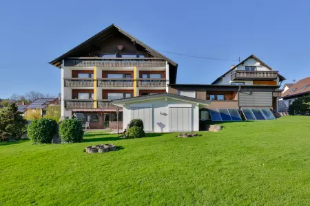 Rückansicht Gasthaus + Wohnhaus/Gewerbeder Immobilien: Nicht verpassen: Gebäudekomplex - Wohnen/Gewerbe (Foto)