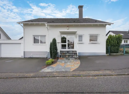 Straßenansicht der Immobilie: Flexible Familienidylle (Foto)