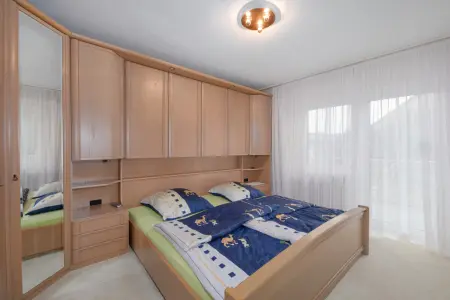 Schlafzimmer EG der Immobilie: Flexible Familienidylle (Foto)