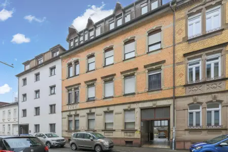 Straßenansicht der Immobilie: Eine gute Adresse für Ihr Geld!
Wohn- und Geschäftshaus in Karlsruhe-Mühlburg zu verkaufen (Titelbild)
