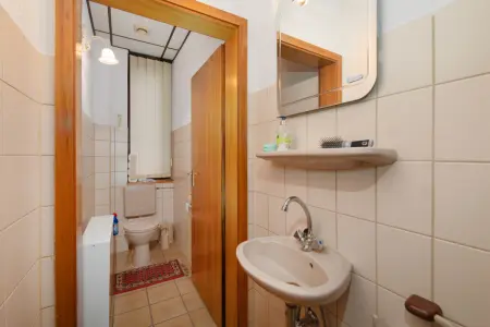 Badezimmer EG Vorderhausder Immobilien: Eine gute Adresse für Ihr Geld!
Wohn- und Geschäftshaus in Karlsruhe-Mühlburg zu verkaufen (Foto)