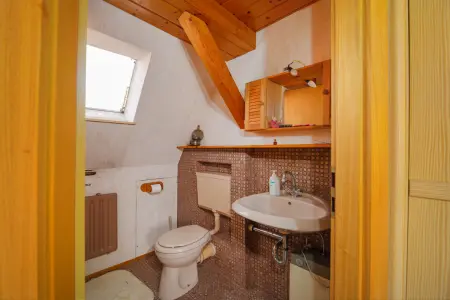 Separates WC DGder Immobilien: Handwerker und Bastler aufgepasst! Großes Wohnhaus mit viel Potential und verschiedenen Nutzungsmöglichkeiten (Foto)