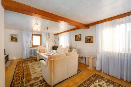 Wohnzimmer OGder Immobilien: Handwerker und Bastler aufgepasst! Großes Wohnhaus mit viel Potential und verschiedenen Nutzungsmöglichkeiten (Foto)