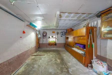 Garage EGder Immobilien: Handwerker und Bastler aufgepasst! Großes Wohnhaus mit viel Potential und verschiedenen Nutzungsmöglichkeiten (Foto)