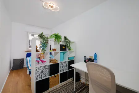 Zimmer Obergeschosder Immobilien: Gepflegtes Mehrfamilienhaus mit 4 Einheiten – Vollvermietet und attraktiv gelegen (Foto)