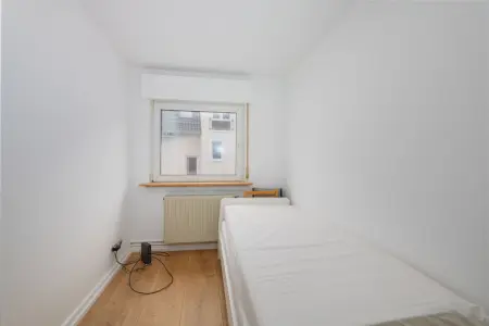 Zimmer Obergeschossder Immobilien: Gepflegtes Mehrfamilienhaus mit 4 Einheiten – Vollvermietet und attraktiv gelegen (Foto)