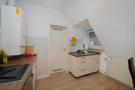 Küche Dachgeschossder Immobilien: Gepflegtes Mehrfamilienhaus mit 4 Einheiten – Vollvermietet und attraktiv gelegen (Foto)
