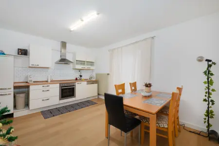 Küche Obergeschosder Immobilien: Gepflegtes Mehrfamilienhaus mit 4 Einheiten – Vollvermietet und attraktiv gelegen (Foto)