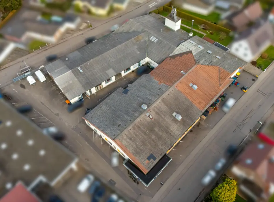 Luftansichtder Immobilien: Jetzt sichern, später realisieren – Grundstück mit Potenzial für Geschosswohnungsbau (Titelbild)