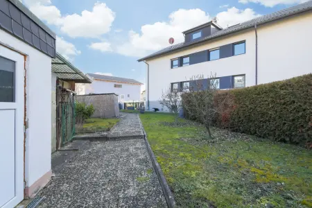Blick in den Gartender Immobilien: Kleines Wohnhaus mit schönem Grundstück (Foto)