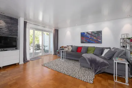 Wohnbereich EG der Immobilie: Familienfreundliches Reihenmittelhaus mit Einliegerbereich und Garage (Foto)