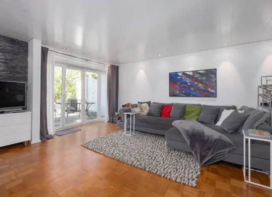 Wohnbereich EG der Immobilie: Familienfreundliches Reihenmittelhaus mit Einliegerbereich und Garage (Foto)