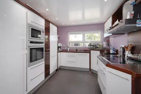 Küche EG der Immobilie: Familienfreundliches Reihenmittelhaus mit Einliegerbereich und Garage (Foto)