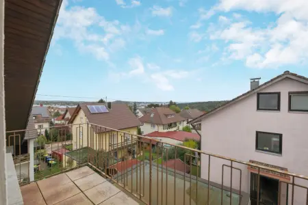 Balkon DG der Immobilie: Solides 3-Familienhaus mit Doppelgarage in schöner Lage! (Foto)