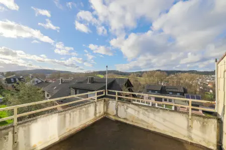 Balkon OG der Immobilie: Familienfreundliches Reihenendhaus mit ELW und schönem Ausblick über Nöttingen (Foto)