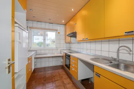 Küche OG der Immobilie: Familienfreundliches Reihenendhaus mit ELW und schönem Ausblick über Nöttingen (Foto)