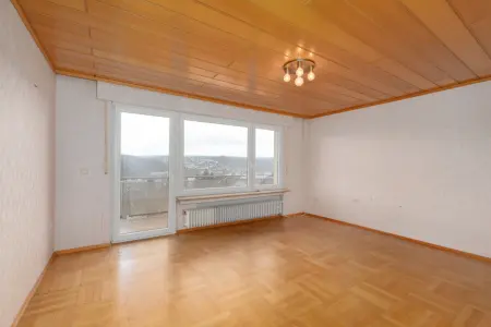 Wohnzimmer OGder Immobilien: Charmantes Einfamilienhaus in TOP-Aussichtslage mit barrierefreiem Zugang - ELW möglich! (Foto)