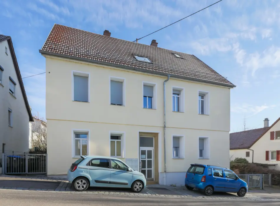 Straßenansicht der Immobilie: Modernisiertes und solide vermietetes 4-Familienhaus in zentrumsnaher Lage in Vaihingen/Enz! (Titelbild)