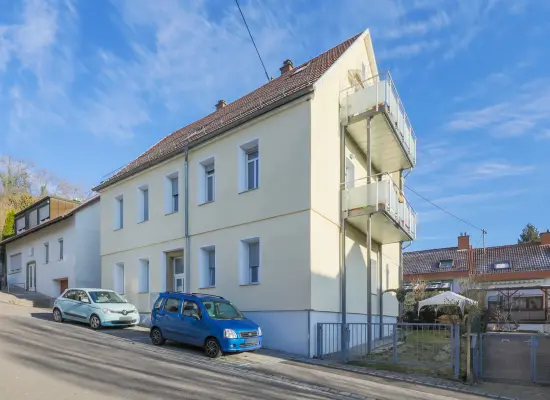 Straßenansicht der Immobilie: Modernisiertes und solide vermietetes 4-Familienhaus in zentrumsnaher Lage in Vaihingen/Enz! (Foto)