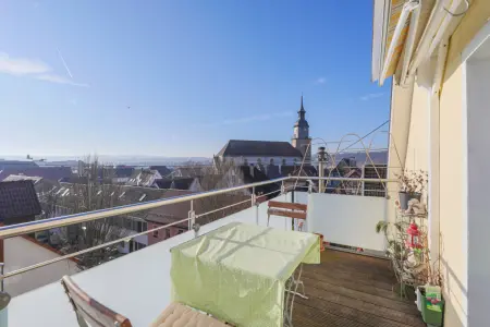 Balkon DG der Immobilie: Modernisiertes und solide vermietetes 4-Familienhaus in zentrumsnaher Lage in Vaihingen/Enz! (Foto)
