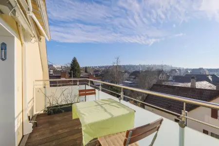 Balkon DG der Immobilie: Modernisiertes und solide vermietetes 4-Familienhaus in zentrumsnaher Lage in Vaihingen/Enz! (Foto)
