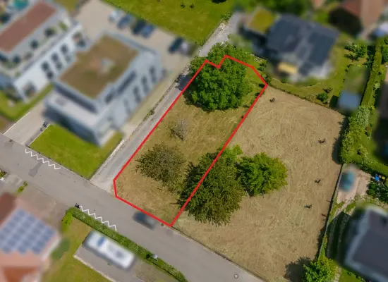 weiteres Luftbild - die Grenzlinien sind skizziert und können von den tatsächlichen etwas abweichen! der Immobilie: "Attraktives Baugrundstück mit Potenzial!" (Foto)