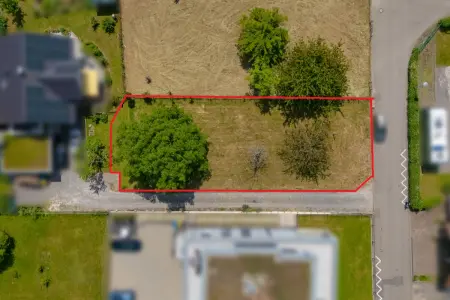 Luftbild Draufsicht - die Grenzlinien sind skizziert und können von den tatsächlichen etwas abweichen! der Immobilie: "Attraktives Baugrundstück mit Potenzial!" (Foto)