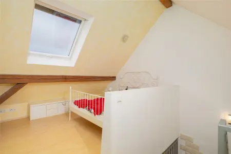 Schlafzimmer Wohnung OG linksder Immobilien: Freistehende Immobilie in Linkenheim – Ruhige Lage & hochwertige Bauqualität! (Foto)
