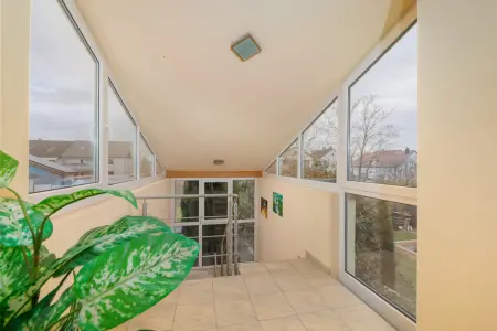 Treppenhausder Immobilien: Freistehende Immobilie in Linkenheim – Ruhige Lage & hochwertige Bauqualität! (Foto)