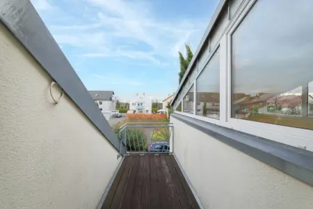 Balkon Wohnung OG rechtsder Immobilien: Freistehende Immobilie in Linkenheim – Ruhige Lage & hochwertige Bauqualität! (Foto)
