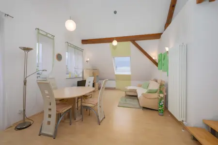 Wohnzimmer Wohnung OG rechtsder Immobilien: Freistehende Immobilie in Linkenheim – Ruhige Lage & hochwertige Bauqualität! (Foto)