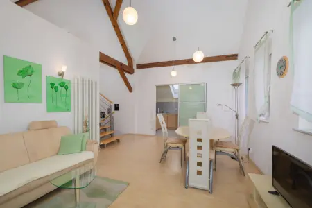 Wohnzimmer Wohnung OG rechtsder Immobilien: Freistehende Immobilie in Linkenheim – Ruhige Lage & hochwertige Bauqualität! (Foto)