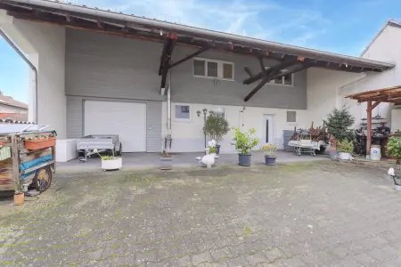 Ansicht Innenhof der Immobilie: Freistehende Immobilie in Linkenheim – Ruhige Lage & hochwertige Bauqualität! (Foto)