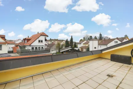 Große Dachterrasseder Immobilien: Gepflegtes Einfamilienhaus im Ortskern (Foto)