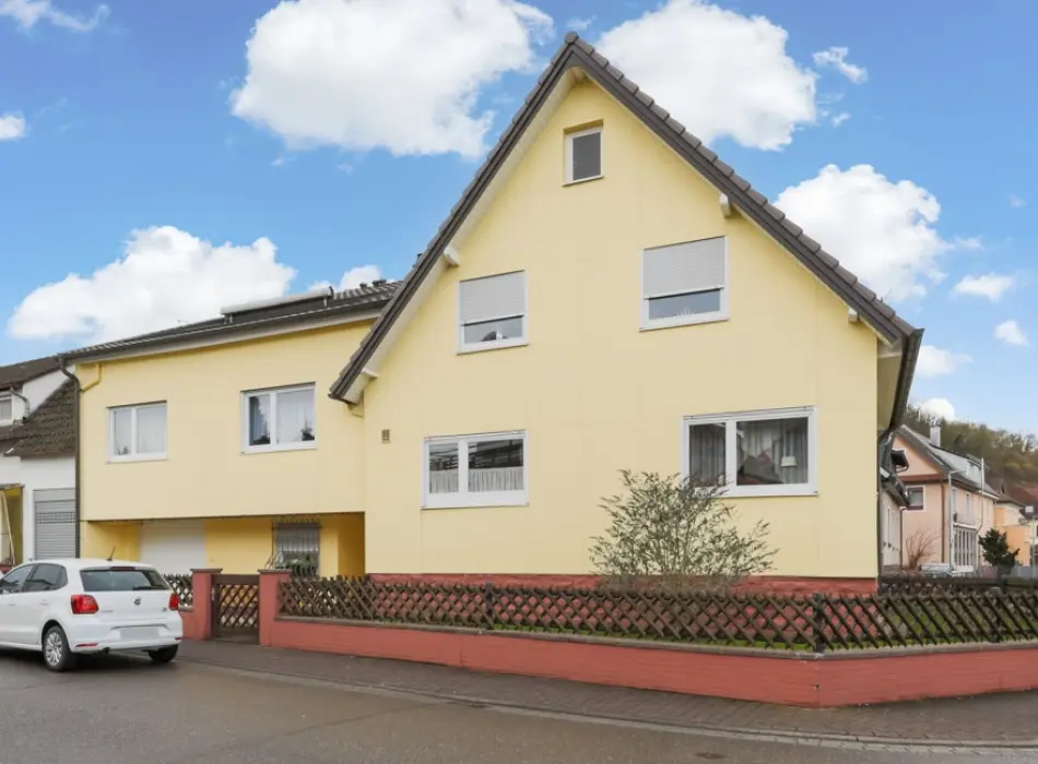 Vorderansichtder Immobilien: Gepflegtes Einfamilienhaus im Ortskern (Titelbild)