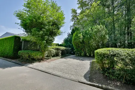 Stellplatzder Immobilien: Architektonisches Unikat in Alleinlage – Sichtbeton trifft Naturidylle mit Schlossblick! (Foto)