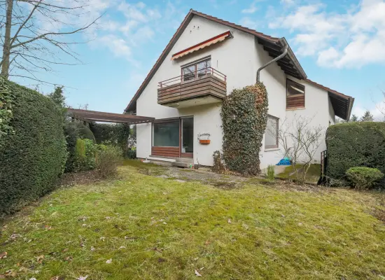 Rückansicht und Garten EGder Immobilien: Sanierungsbedürftiges Platzwunder für mehrere Generationen oder Großfamilie! (Foto)